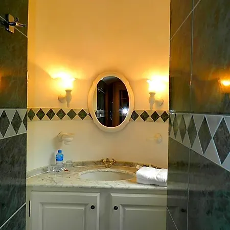 Hotel Chateau D'urtubie 3*