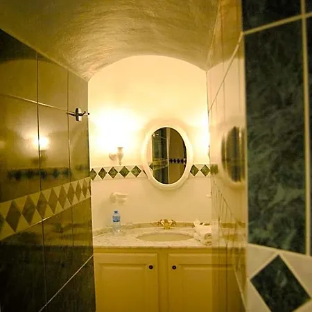 Hotel Chateau D'urtubie 3*