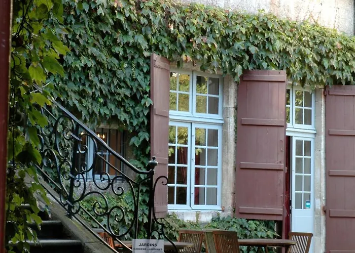 Chateau D'urtubie Hotel